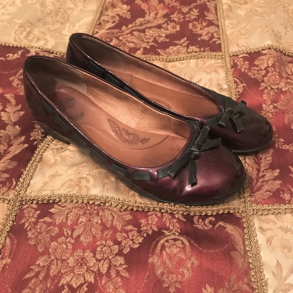 Sofft brand burgundy patent leather ballet flats 9 1/2